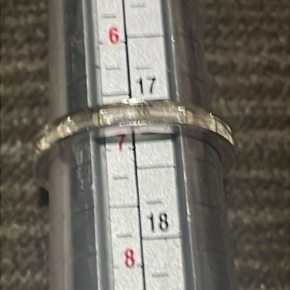 Sterling .925 Ring w/ white gemstones Size 7 Sterling Silver Fine Jewelry Size 7 - Picture 5 of 6